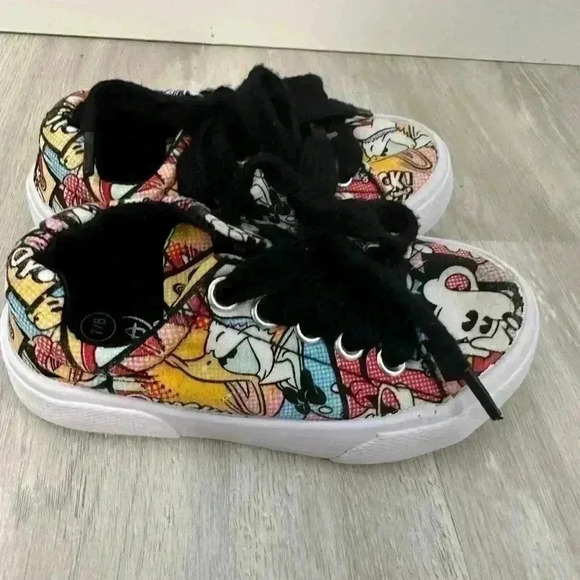 6. DISNEY PARKS LITTLE GIRLS CARTOON PRINTED LOW TOP TENNIS SHOES SIZE 7/8 - Picture 2 of 8